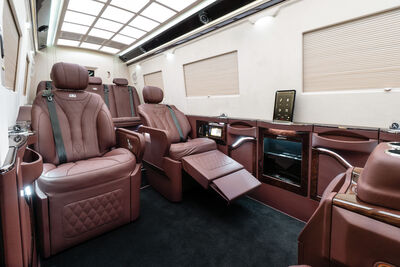 The KLASSEN-Bunker offers a whole host of configuration options, making it suitable for use in a wide range of different applications. In fact, this armoured vehicle can be used as a people carrier, delivery vehicle, cash carrier, troop transporter or even an ambulance. The KLASSEN-Bunker is based on the Mercedes-Benz Sprinter. We offer the vehicle in various protection levels, from a low protection class (VR4) through to the highest. The protection concept in all classes has a modular structure and is designed entirely as a bolted armoured version. 


